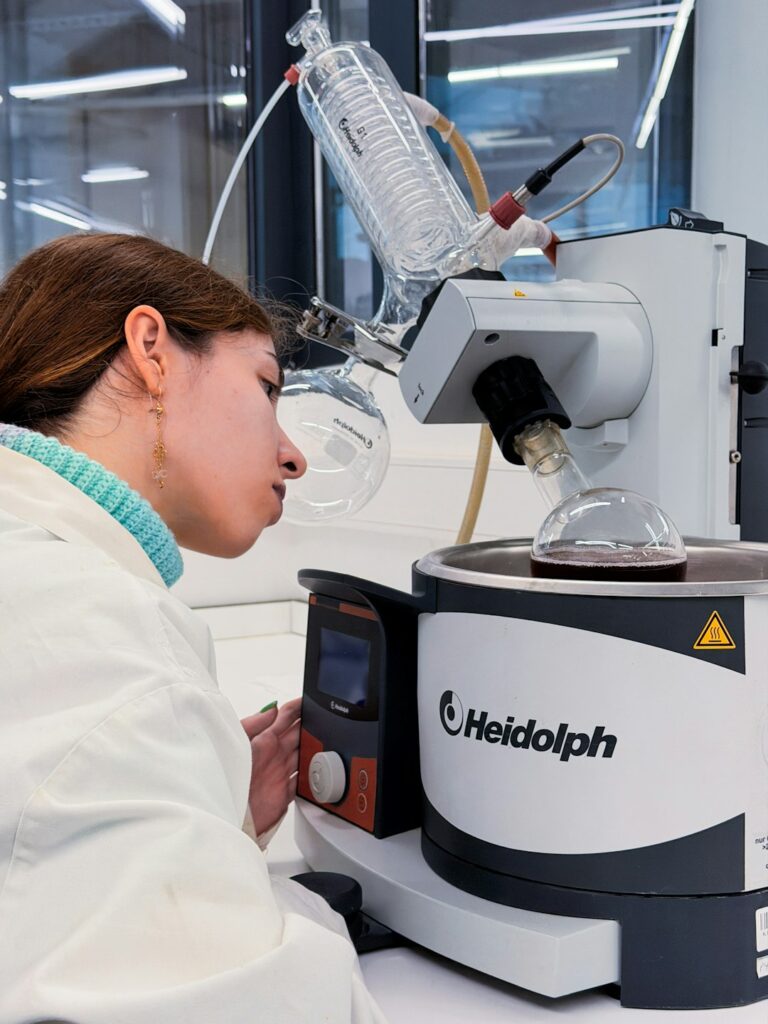scientist-operating-a-rotary-evaporator-in-a-lab-wtlxoacuzta